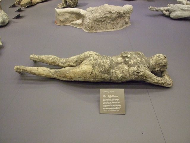 VI.14.31 Pompeii. May 2010. North east corner of VI.14. Near here the cast of the woman with her tunic raised above her head was made.