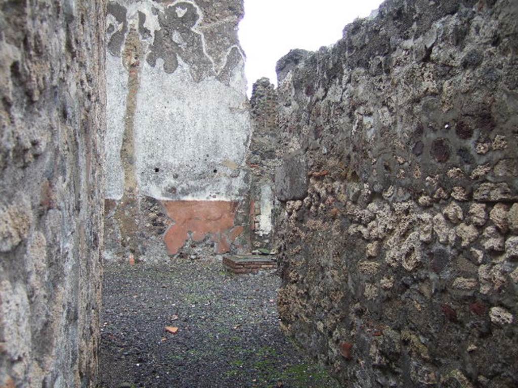 VI.14.37 Pompeii. December 2005. Looking across atrium towards east wall, from entrance doorway. 