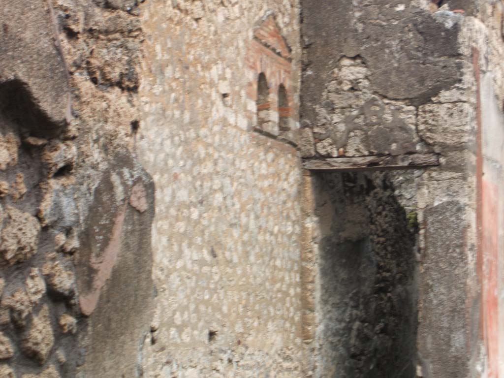 VI.14.40 Pompeii. December 2004. North wall of atrium, with doorway in north-east corner to corridor to rear.  