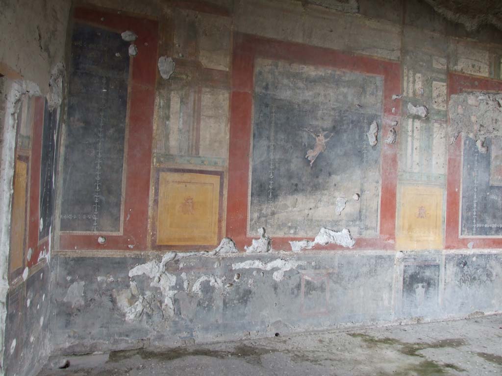 VI.15.1 Pompeii. December 2006. South wall of peristyle in south-east corner.