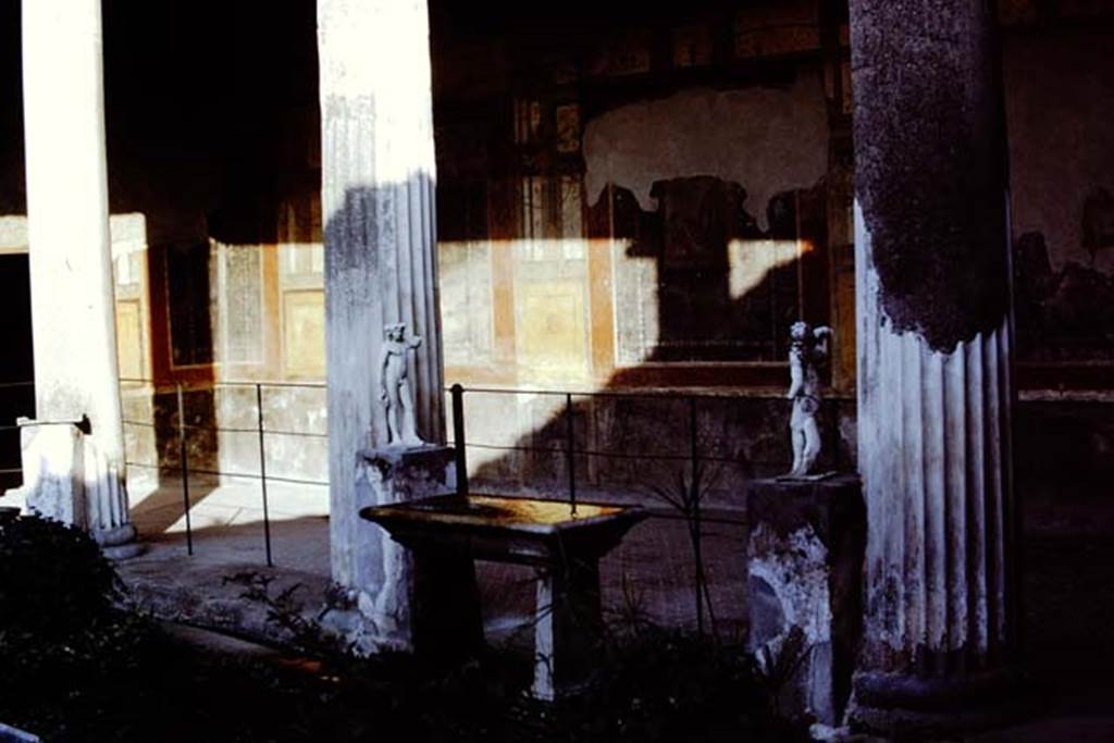 VI.15.1 Pompeii. 1971. Looking towards south wall and garden ornaments. Photo by Stanley A. Jashemski.
Source: The Wilhelmina and Stanley A. Jashemski archive in the University of Maryland Library, Special Collections (See collection page) and made available under the Creative Commons Attribution-Non Commercial License v.4. See Licence and use details.
J71f0148
