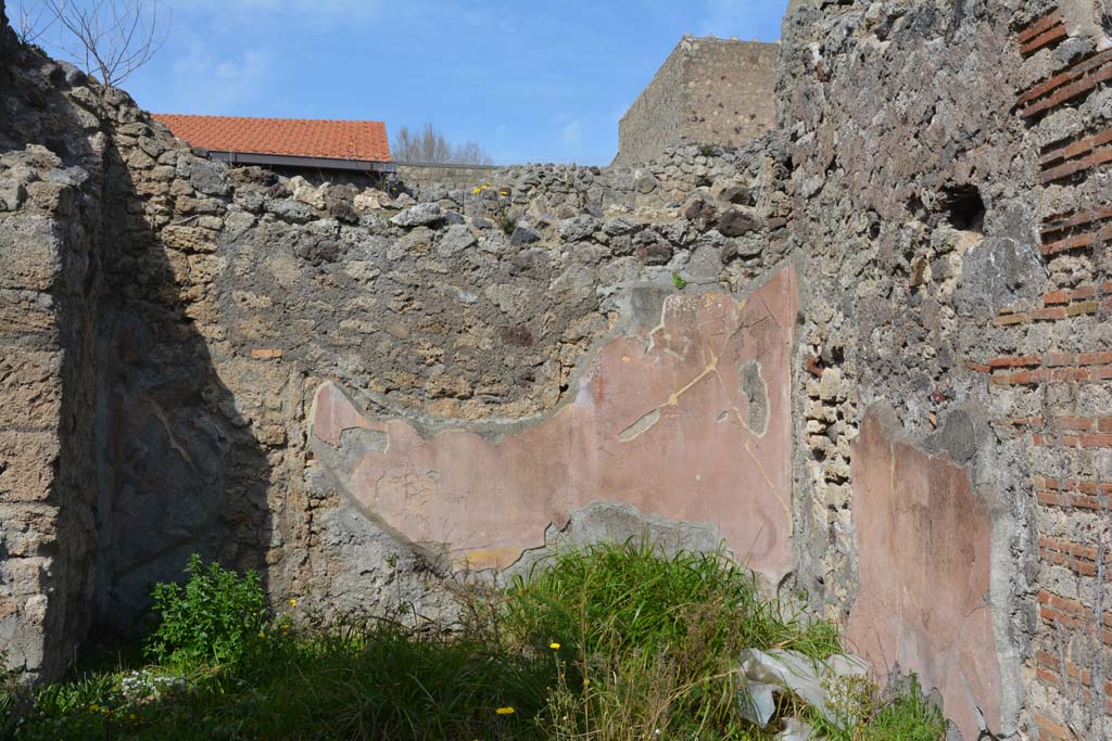 VI 15 5 Pompeii. March 2019. North ala 6, remaining decoration on north and east walls.
Foto Annette Haug, ERC Grant 681269 DCOR.
