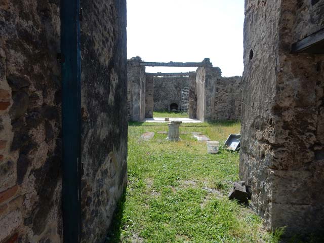 VI.15.5 Pompeii.  December 2005. Looking across Atrium through Tablinum.    
