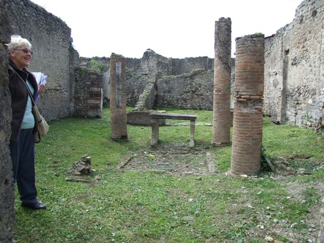 VI.15.6 Pompeii.  May 2006.  Impluvium and marble table.  
