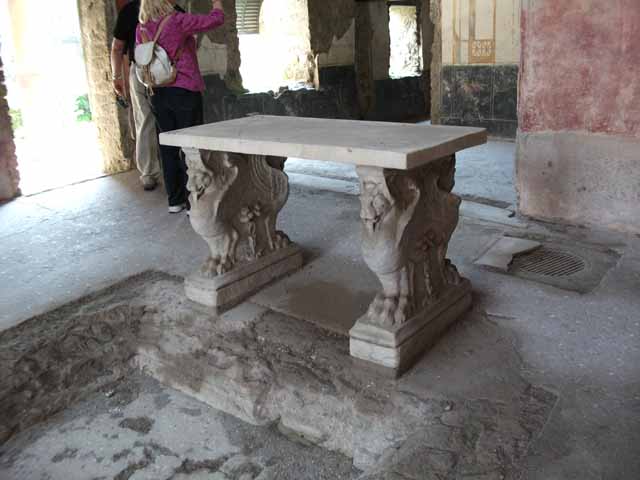 VI.15.8 Pompeii.  Niche in Kitchen area.
