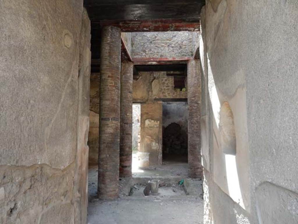 VI.15.9 Pompeii, May 2015. Looking west towards atrium from entrance corridor. Photo courtesy of Buzz Ferebee.