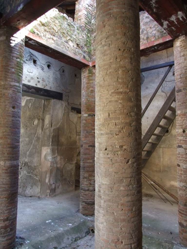 VI.15.9 Pompeii. March 2009. Looking south-east across atrium. Brick columns around impluvium supporting upper floor. 
