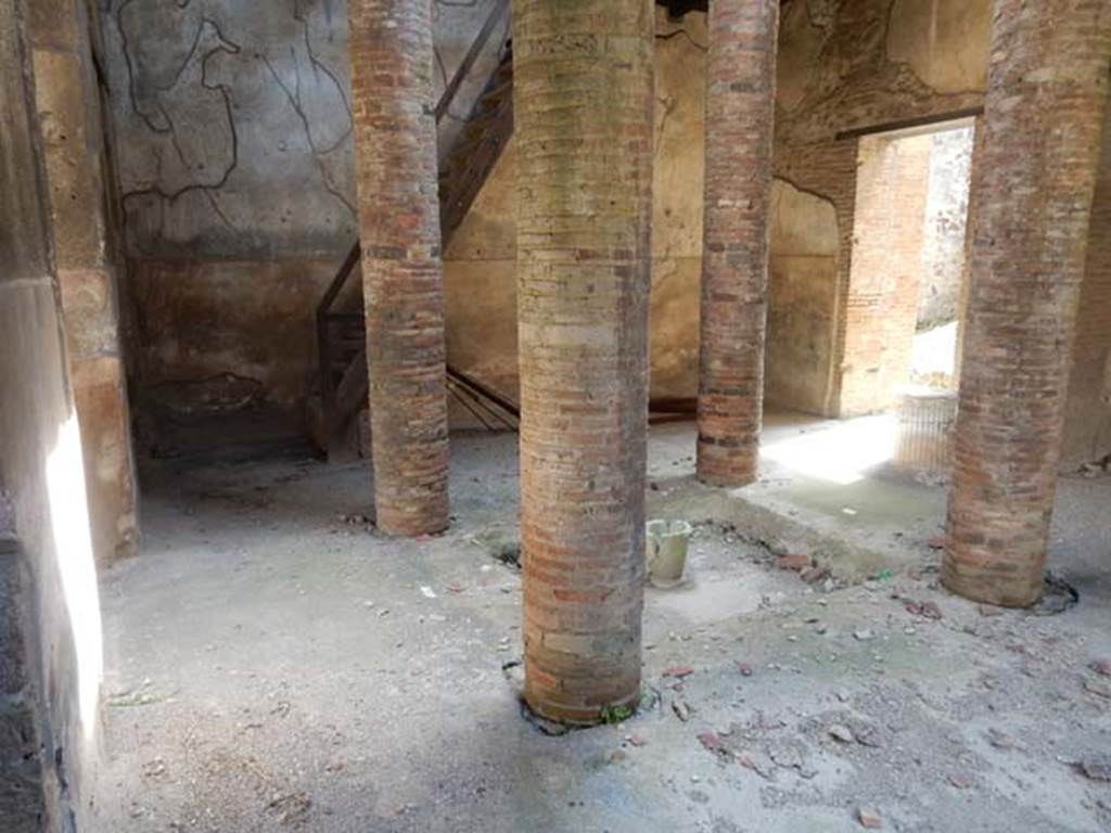 VI.15.9 Pompeii, May 2015. Looking south across atrium. Photo courtesy of Buzz Ferebee.