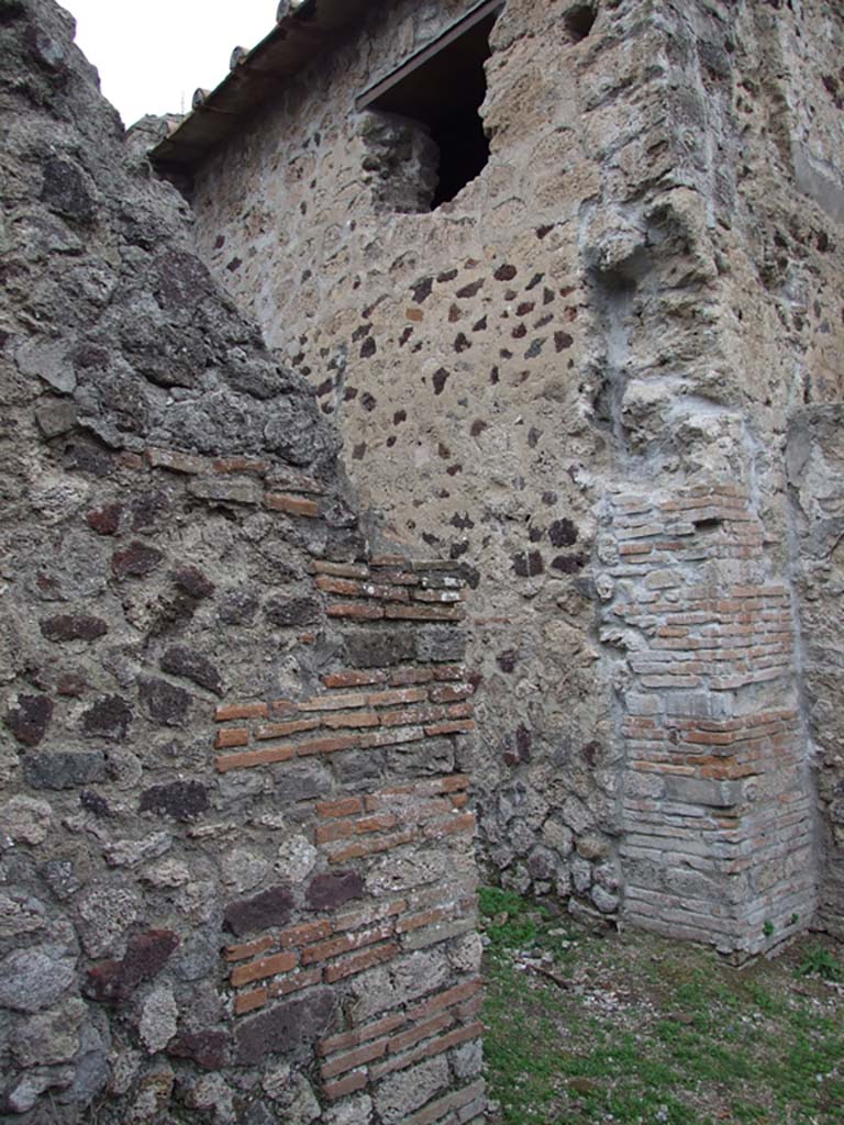 VI.16.1 Pompeii. December 2007. Doorway to room on west side of entrance.