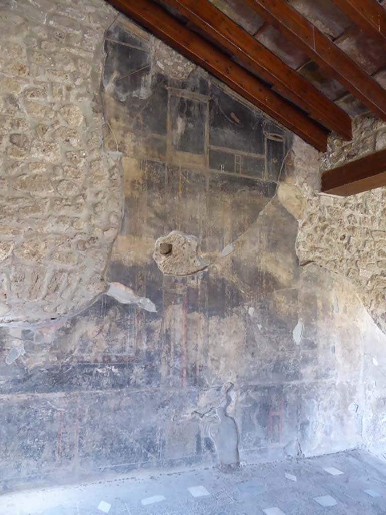 VI.16.7 Pompeii. September 2015. North wall in north-west corner of north portico.
Foto Annette Haug, ERC Grant 681269 DCOR.

