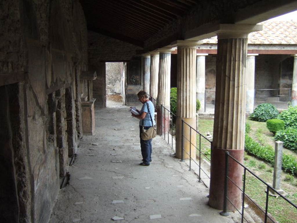 VI.16.7 Pompeii. May 2006. Room F, north portico. Looking east.