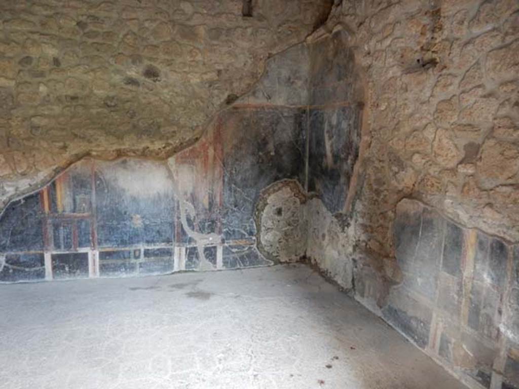 VI.16.7 Pompeii. May 2016. Room M, north wall, north-east corner and east wall. Photo courtesy of Buzz Ferebee.
