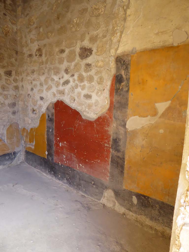 VI.16.7 Pompeii. September 2015. Cubiculum D, looking east along south wall from doorway.
Foto Annette Haug, ERC Grant 681269 DÉCOR.
