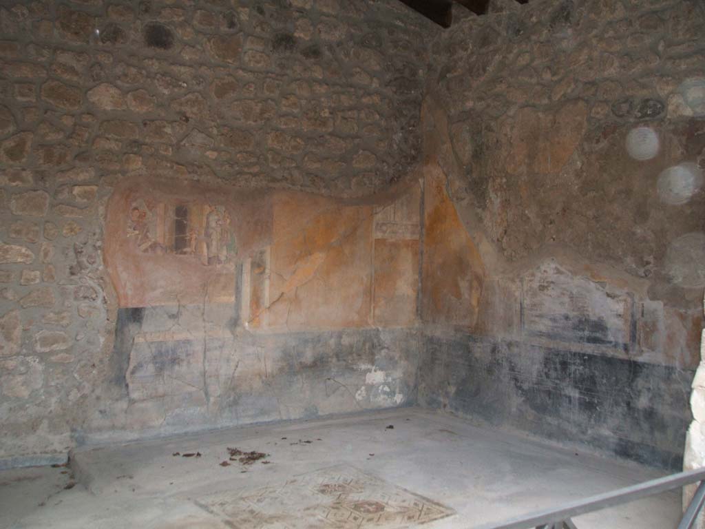 VI.16.7 Pompeii. December 2004. Room E, north-west corner of tablinum.