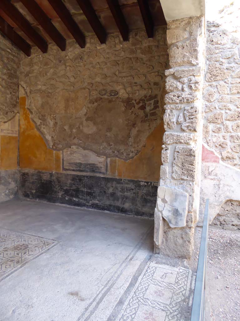 VI.16.7 Pompeii. September 2015. Tablinum E, looking towards north wall from doorway.
Foto Annette Haug, ERC Grant 681269 DÉCOR.
