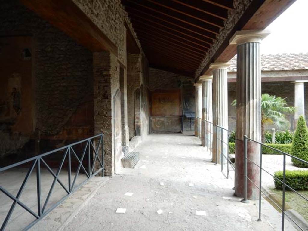 VI.16.7 Pompeii. May 2016. Room F, east portico.  Looking south towards the lararium in south-east corner. Photo courtesy of Buzz Ferebee.

