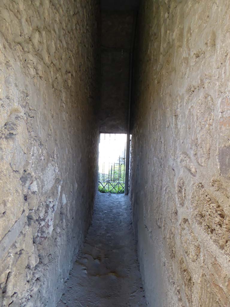 VI.16.7 Pompeii. September 2015. Looking east along corridor 01.
Foto Annette Haug, ERC Grant 681269 DCOR.
