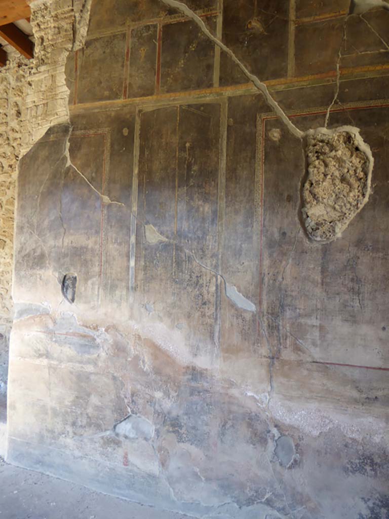 VI.16.7 Pompeii. September 2015. East wall of east portico.
Foto Annette Haug, ERC Grant 681269 DCOR.

