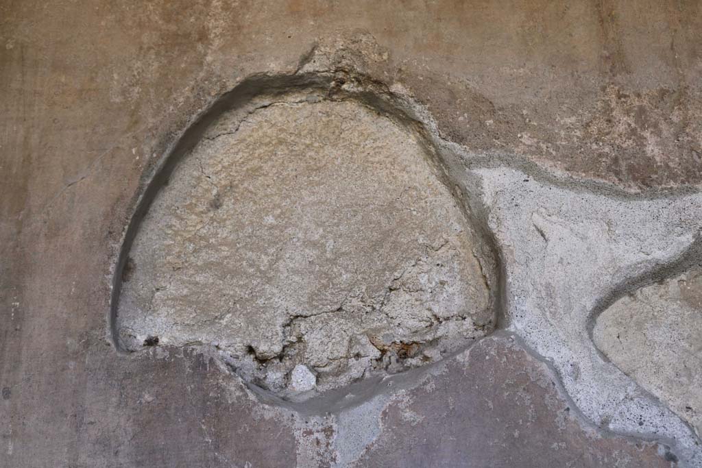 VI.16.7 Pompeii. December 2018. 
South wall of south portico, site of Relief of Venus and cupid (see below) at the entrance to a grotto (0.32m high).
Photo courtesy of Aude Durand.
