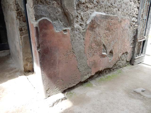 VI.16.15 Pompeii.  December 2006.  North wall of atrium with Lararium.