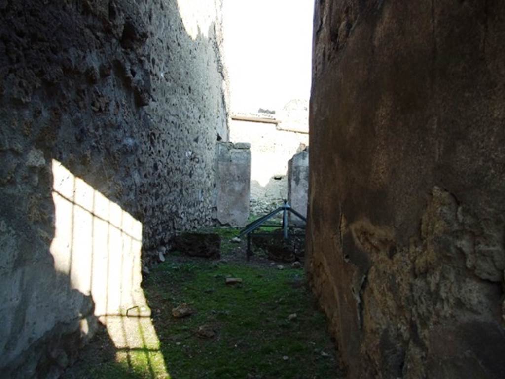 VI.16.30 Pompeii. December 2007. Looking east to atrium O, and rear, linked to VI.16.29.
According to NdS, the short entrance corridor P formed the posticum number 30. It had an upper mezzanine, to which one went up by a staircase, the first base step in Sarno stone could be seen at the foot of the north wall. Found in the soil of this house on the 29th August 1904, but without a precise indication of place, was the upper part of an altar of red marble (m.0.08 x 0.065). See Notizie degli Scavi di Antichit, 1908, (p.284).