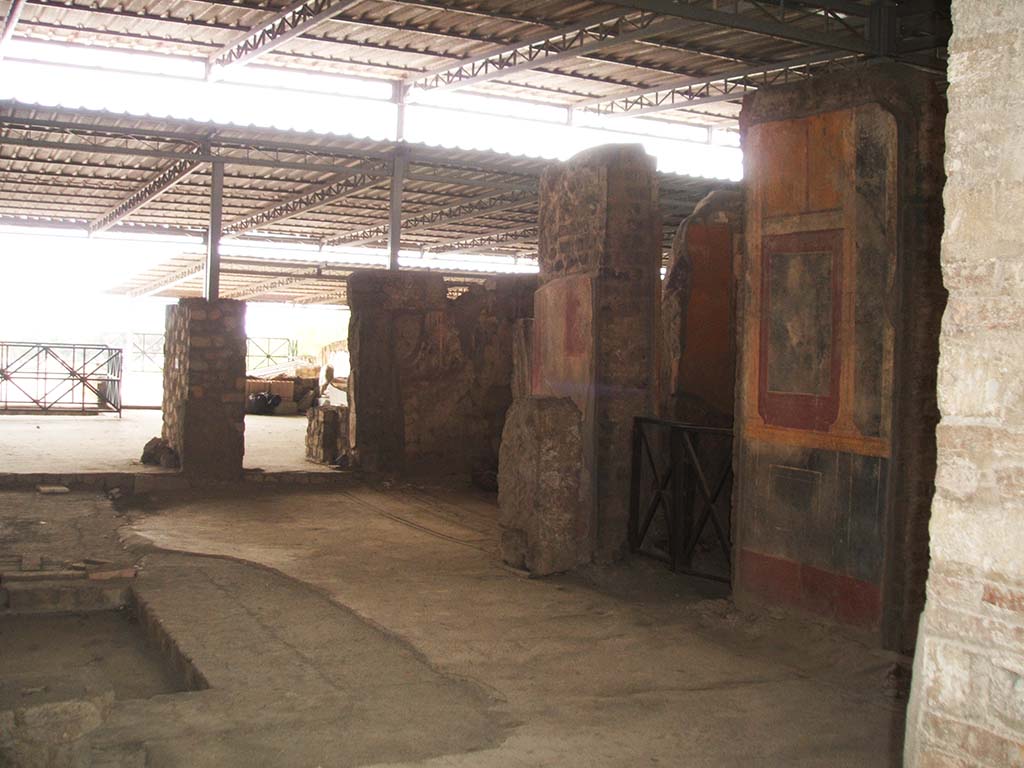 VI.17.42 Pompeii. May 2005. North side of atrium 4.