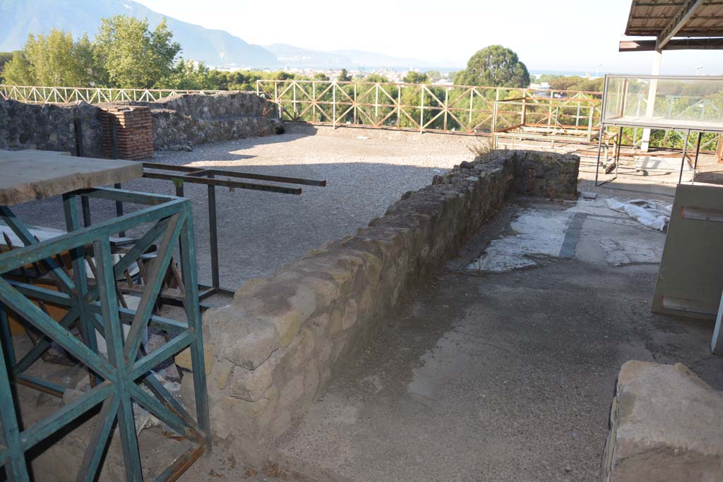 VI.17.42 Pompeii. September 2019. Looking south-west from rear of terrace, area of room 11.
Foto Annette Haug, ERC Grant 681269 DÉCOR.


