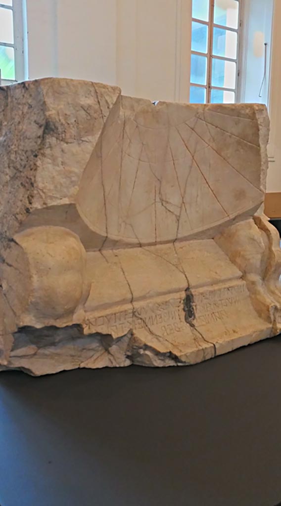 VII.1.8 Pompeii. November 2018. 
Oscan inscription [Vetter 12] stating that Maras Artinius commissioned the construction of the sundial. Photo courtesy of Giuseppe Ciaramella.

