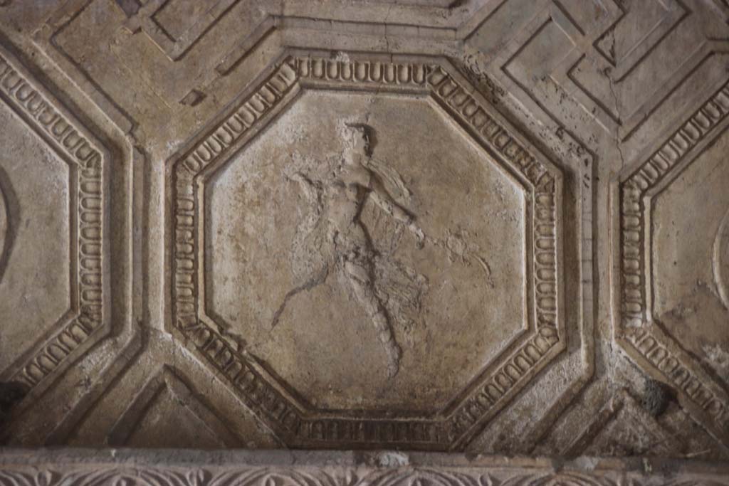 VII.1.8 Pompeii. September 2017. South wall, west end, right side, detail of stucco plaster in men’s changing room 2. 
Photo courtesy of Klaus Heese.

