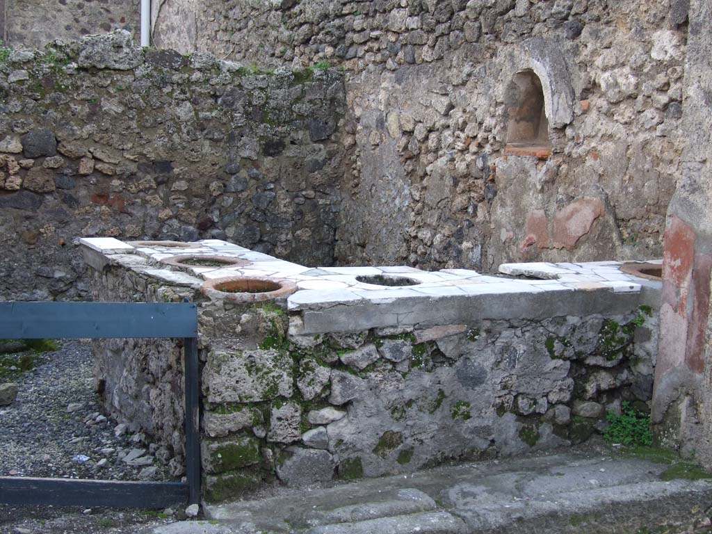 VII.1.39 Pompeii. December 2006. Counter with six terracotta urns.  