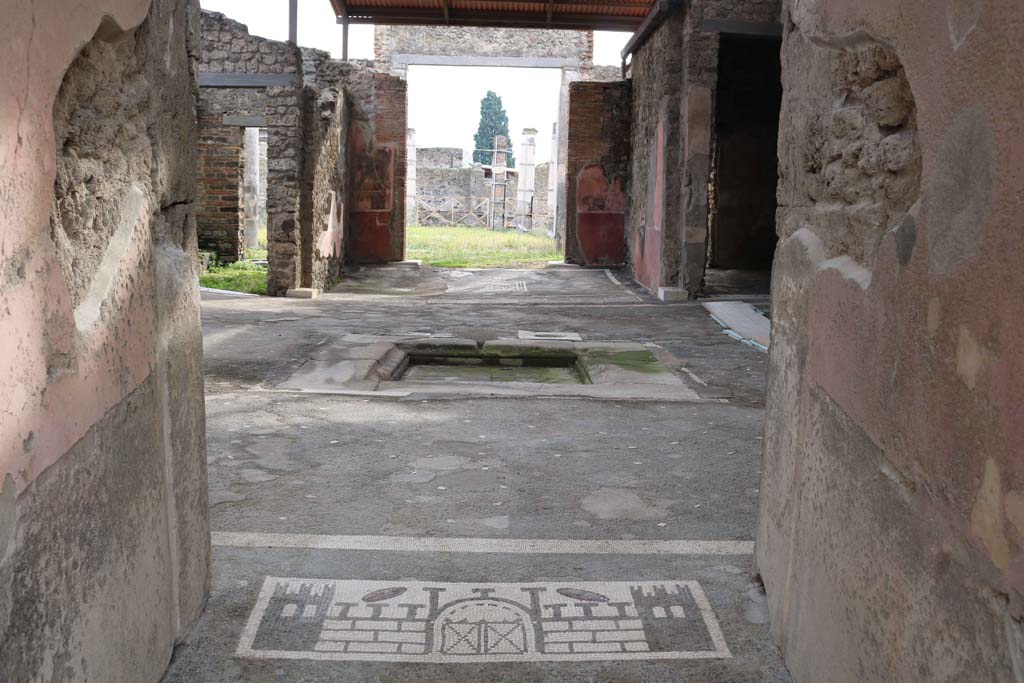 VII.1.40 Pompeii. September 2019. Detail of doorway threshold between entrance corridor and atrium.
Foto Annette Haug, ERC Grant 681269 DÉCOR.
