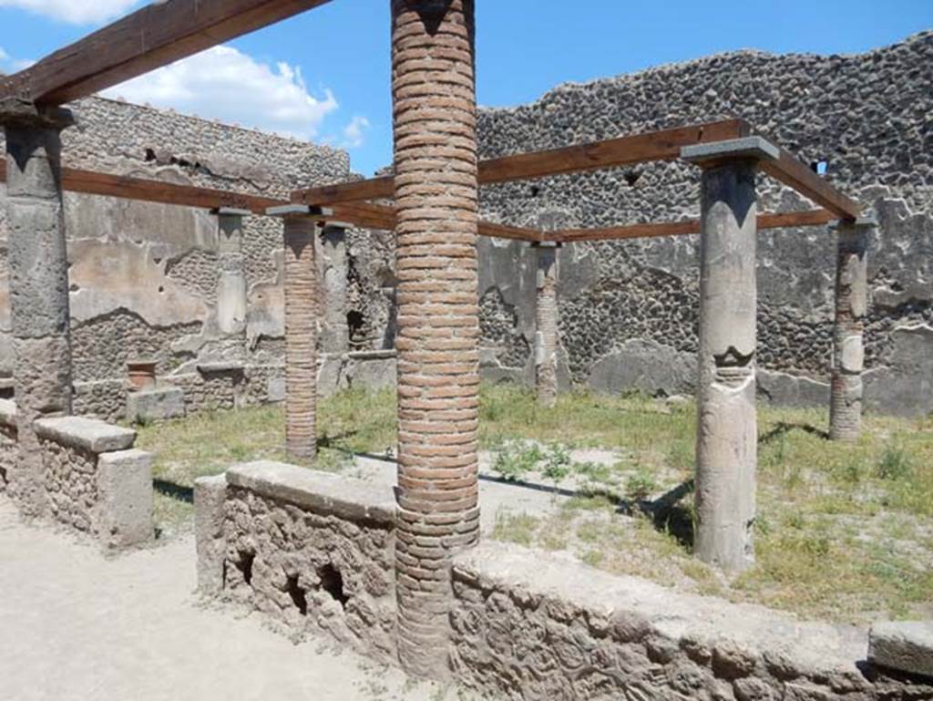 VII.1.47 Pompeii. May 2017. Looking north-east across peristyle 19.  Photo courtesy of Buzz Ferebee.
