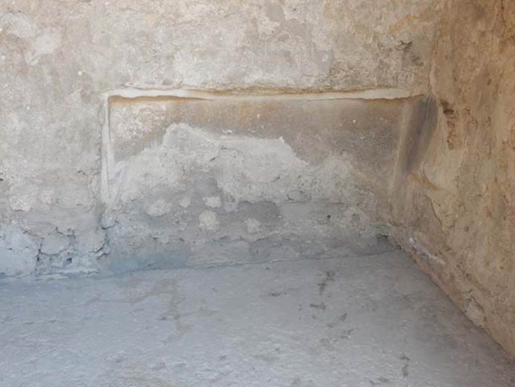 VII.1.47 Pompeii. May 2017. West wall of cubiculum 4 in south-west corner of atrium, with recess for bed in north-west corner.  Photo courtesy of Buzz Ferebee.
