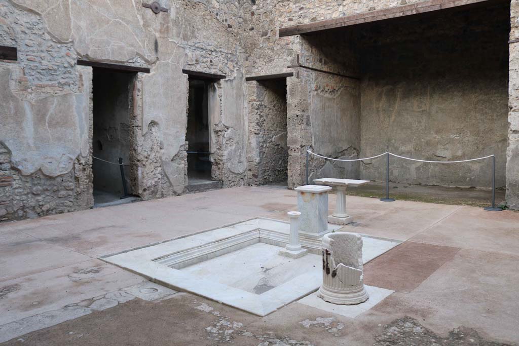 VII.1.47, Pompeii. December 2018. 
Looking north-east across atrium towards corridor to rear, on left of tablinum 6, on right. Photo courtesy of Aude Durand.
