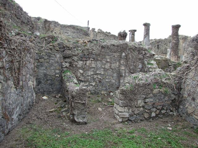 VII.2.9 Pompeii.  Small shop.   December 2007.  North wall.