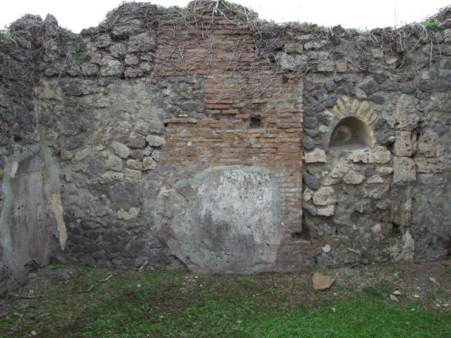 VII.2.12 Pompeii.  Shop.  December 2007.  Remains of podium.
