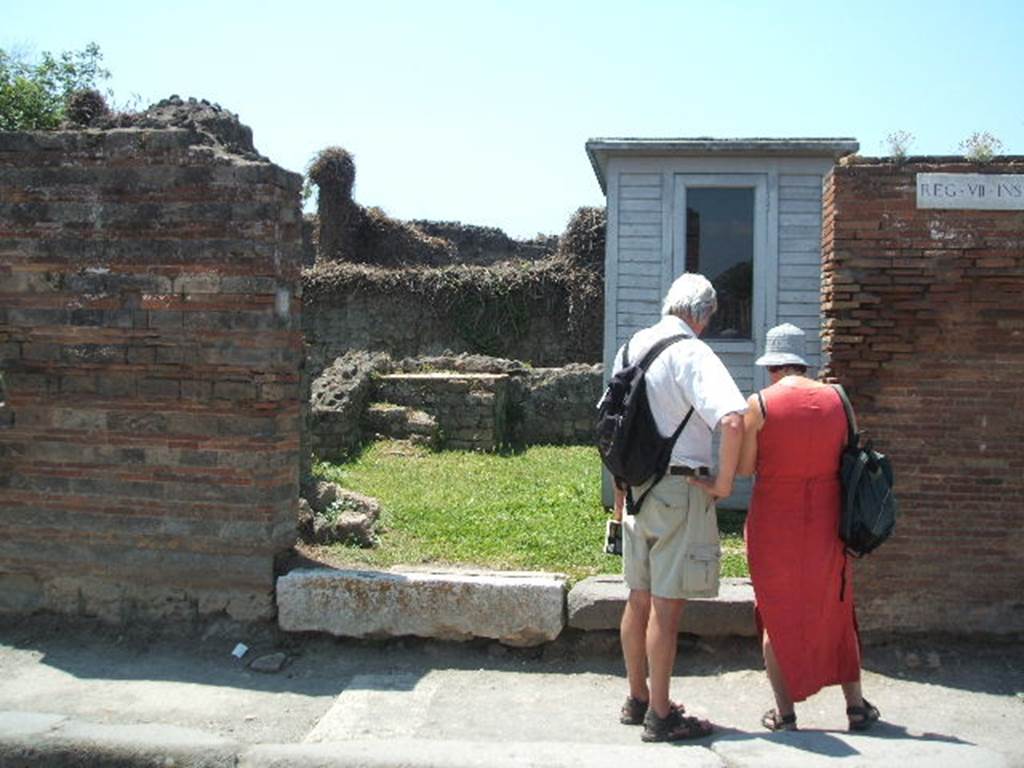 VII.3.15 Pompeii. May 2005.  Entrance, looking west on Via Stabiana.
