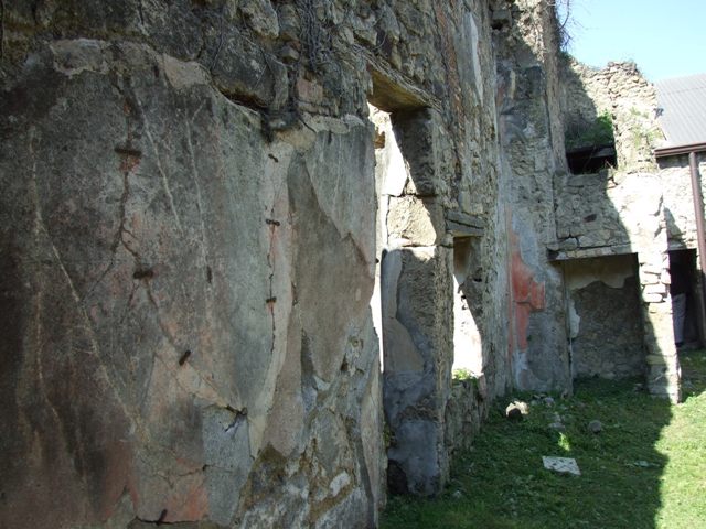 VII.3.29 Pompeii.  March 2009.  Room 1, Atrium.  Looking North along west side.