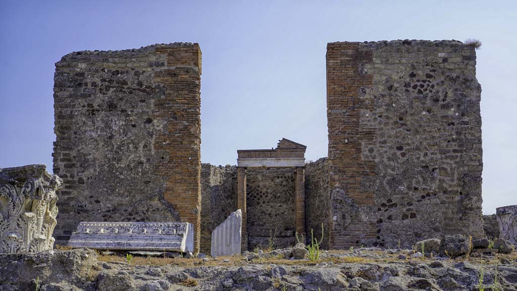 VII.4.1 Pompeii. August 2021. Podium, looking east to cella, or sacred area. Photo courtesy of Robert Hanson.