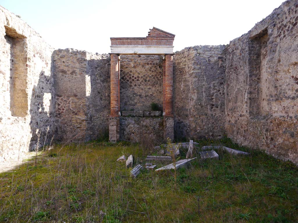 VII.4.1, Pompeii. March 2019. Looking east in cella/sanctuary.
Foto Anne Kleineberg, ERC Grant 681269 DÉCOR.
