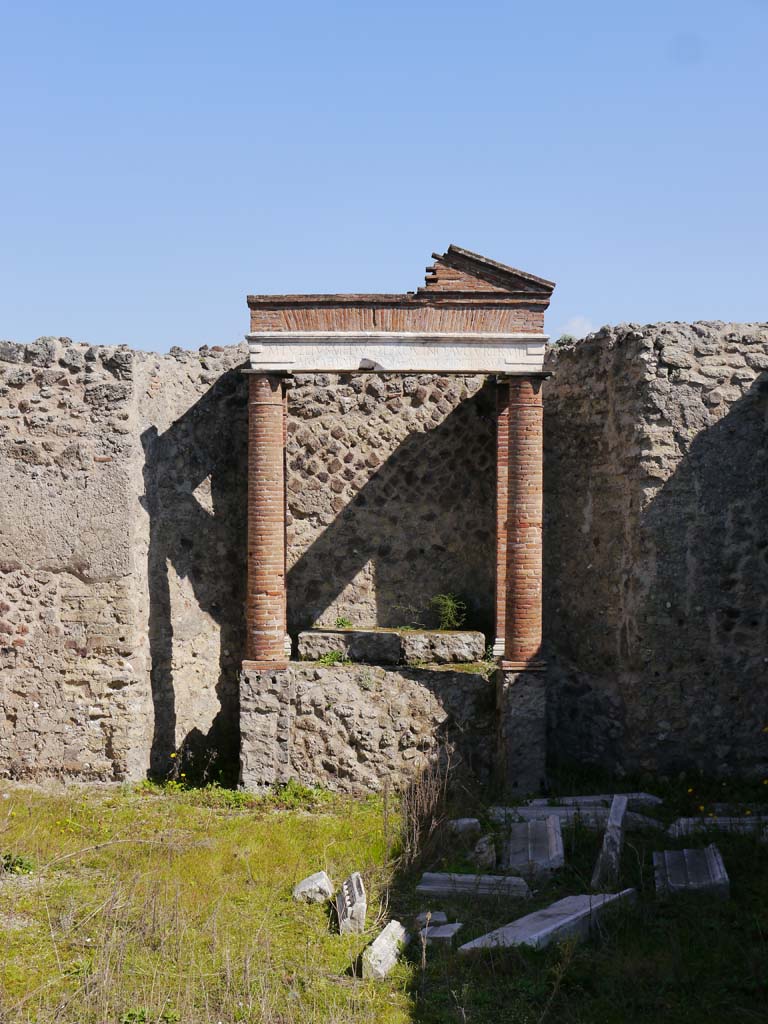VII.4.1 Pompeii. March 2019. Looking east towards aedicula, with marble inscription on the front
Foto Anne Kleineberg, ERC Grant 681269 DÉCOR.
