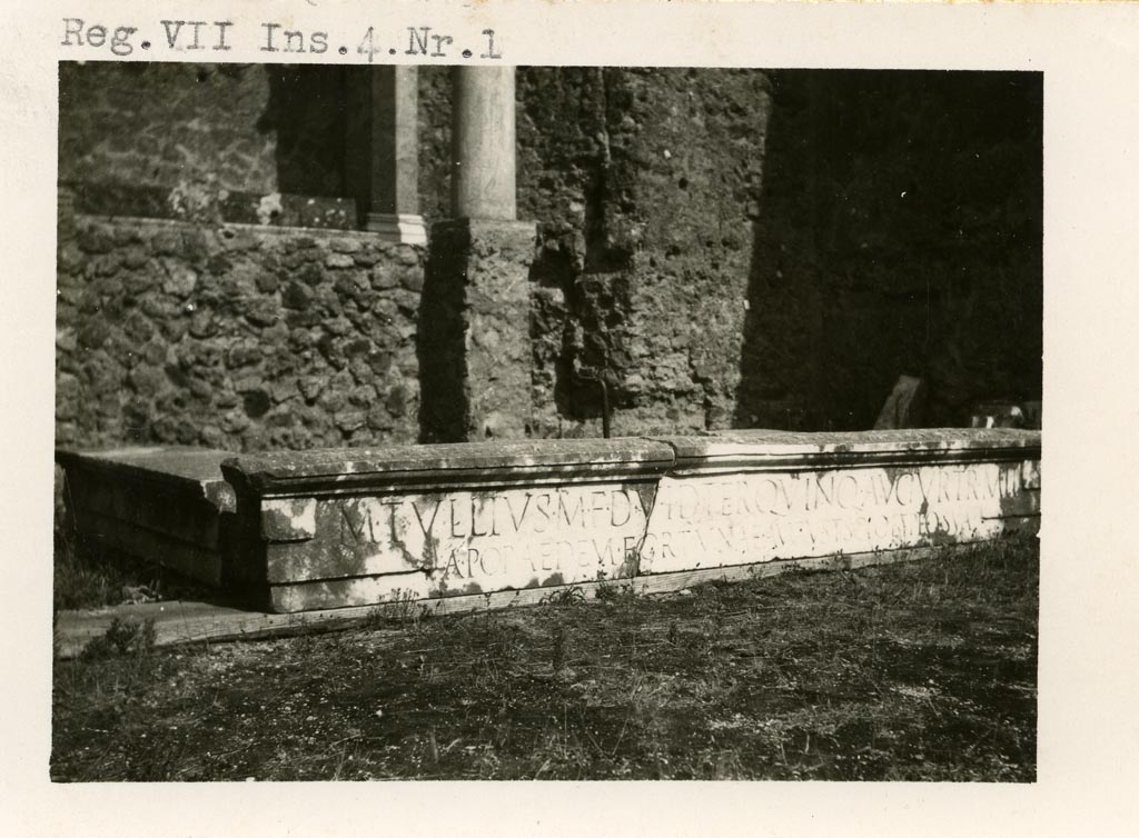 VII.4.1 Pompeii. Pre-1937-39. Dedicatory inscription in the temple.
Photo courtesy of American Academy in Rome, Photographic Archive. Warsher collection no. 799.
