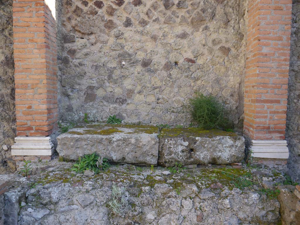 VII.4.1, Pompeii. March 2019. Detail of base, looking east. 
Foto Anne Kleineberg, ERC Grant 681269 DÉCOR.
