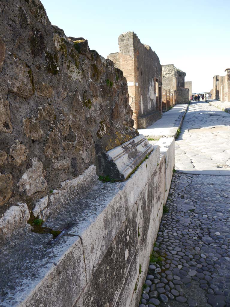 VII.4.1, Pompeii. March 2019. Detail of north boundary wall on Via della Fortuna.
Foto Anne Kleineberg, ERC Grant 681269 DÉCOR.
