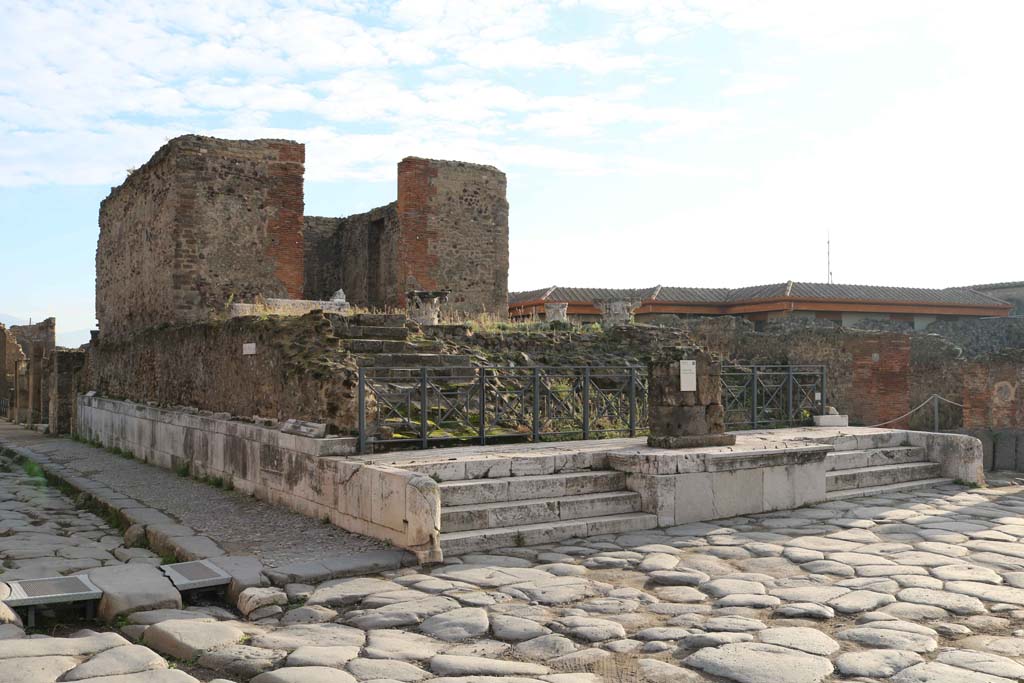 VII.4.1 Pompeii. May 2015. Looking south-east along north wall of temple.
Photo courtesy of Buzz Ferebee.
