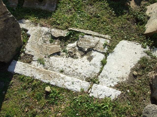 VII.4.31 Pompeii.  March 2009.  Room 25.  Second staircase to upper floor, looking east.
