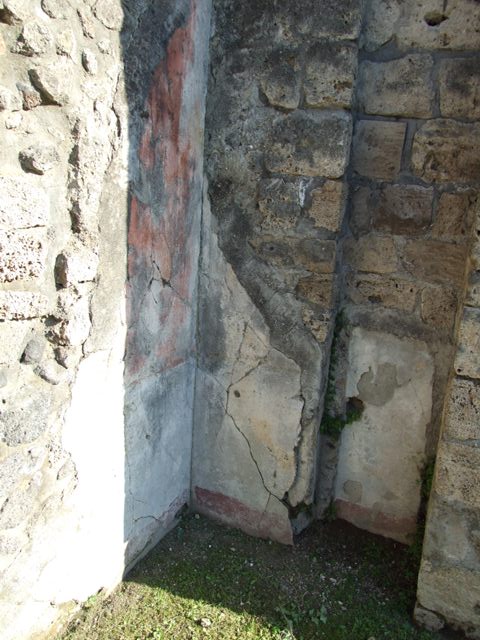 VII.4.31 Pompeii.  March 2009.  Room 26.  Small room or cupboard. Looking east.