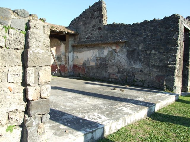 VII.4.31 Pompeii.  March 2009.  Room 25.  North wall and door to Cellar, Room 27.