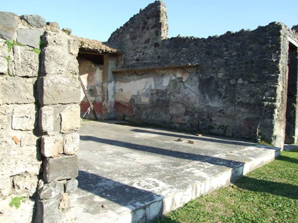 VII.4.31 Pompeii.  March 2009.  Entrance to Room 29. Apsidal Exedra