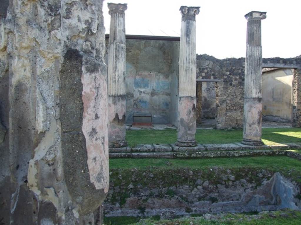 VII.4.31 Pompeii.  March 2009.  Looking west across Middle Peristyle, towards Room 18, from Room 29.